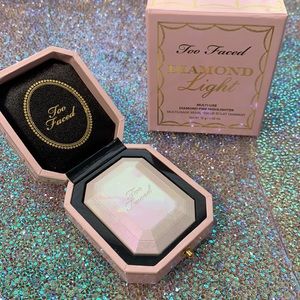 TOO FACED diamond light multi use highlighter